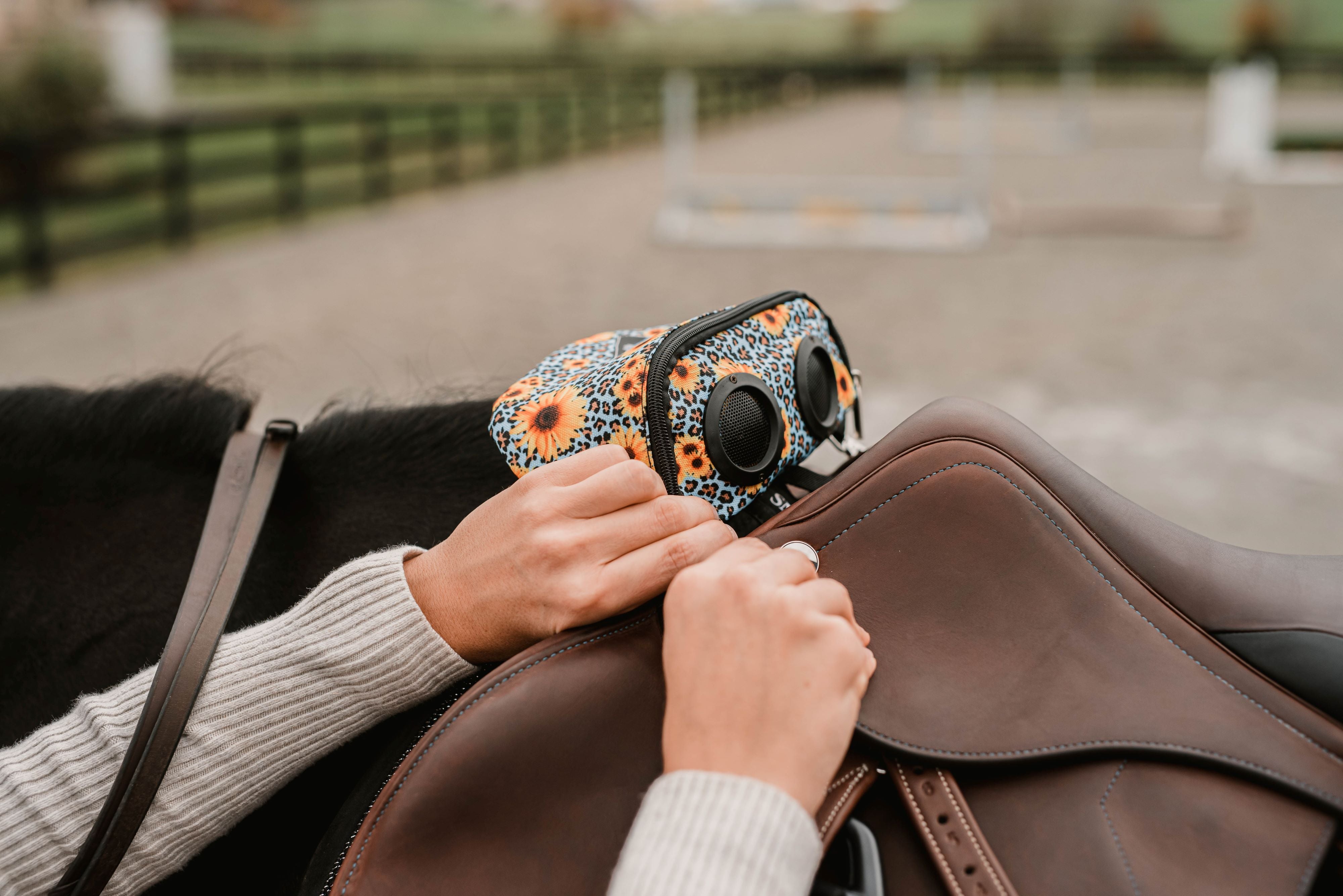 SLOWのHORSE PIT SHOULDER BAG M SLOWのHORSE PIT SHOULDER BAG M